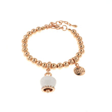 Carica l'immagine nel visualizzatore di Gallery, BYSIMON - Bracciale in Metallo maglia a sfere, con campanella portafortuna pendente, impreziosita da smalto bianco e cristalli