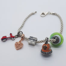 Carica l'immagine nel visualizzatore di Gallery, BRACCIALE TEDORA IN ARGENTO 925 CON CHARMS VESPA, CUORICINO, CASA DOLCE CASA, CAMPANELLA, VETRO DI MURANO