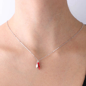 BYSIMON - Collana in Argento 925 con corno impreziosito da smalto rosso e quadrifoglio portafortuna