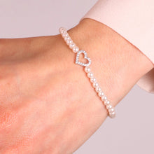 Carica l&#39;immagine nel visualizzatore di Gallery, BYSIMON - Bracciale in Argento 925 con perle di acqua dolce e cuore traforato
