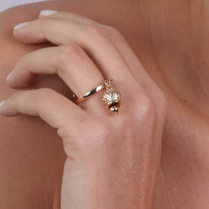 BYSIMON - Anello in Metallo con campanella portafortuna pendente, motivo ad intreccio