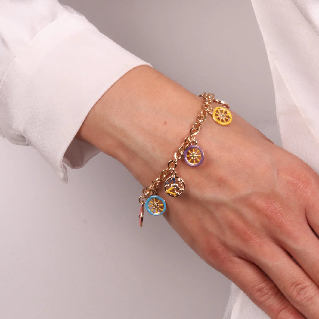 BYSIMON - Bracciale in Metallo con ruote carro colorate e trinacria pendenti