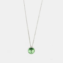 Carica l&#39;immagine nel visualizzatore di Gallery, BYSIMON - Collana in Argento 925 con punto luce pendente impreziosito da cristallo verde
