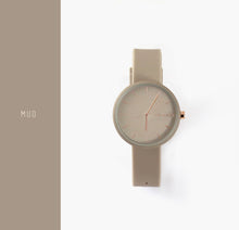 Carica l&#39;immagine nel visualizzatore di Gallery, Orologio analogico con cinturino gommato colore beige - NIKO Watch
