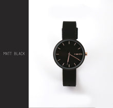 Carica l&#39;immagine nel visualizzatore di Gallery, Orologio analogico con cinturino gommato colore nero - NIKO Watch matt black
