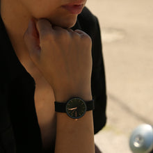 Carica l&#39;immagine nel visualizzatore di Gallery, Orologio analogico con cinturino gommato colore nero - NIKO Watch matt black

