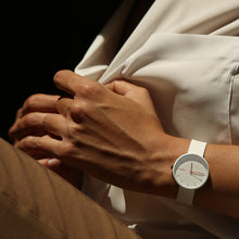 Carica l&#39;immagine nel visualizzatore di Gallery, Orologio analogico con cinturino gommato colore bianco - NIKO Watch pure white
