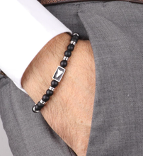 Carica l&#39;immagine nel visualizzatore di Gallery, BYSIMON - Bracciale in Acciaio con pietre effetto onice satinato, intervallate da anelli in acciaio, e piastra centrale con simbolo Sicilia impreziosita da smalto nero
