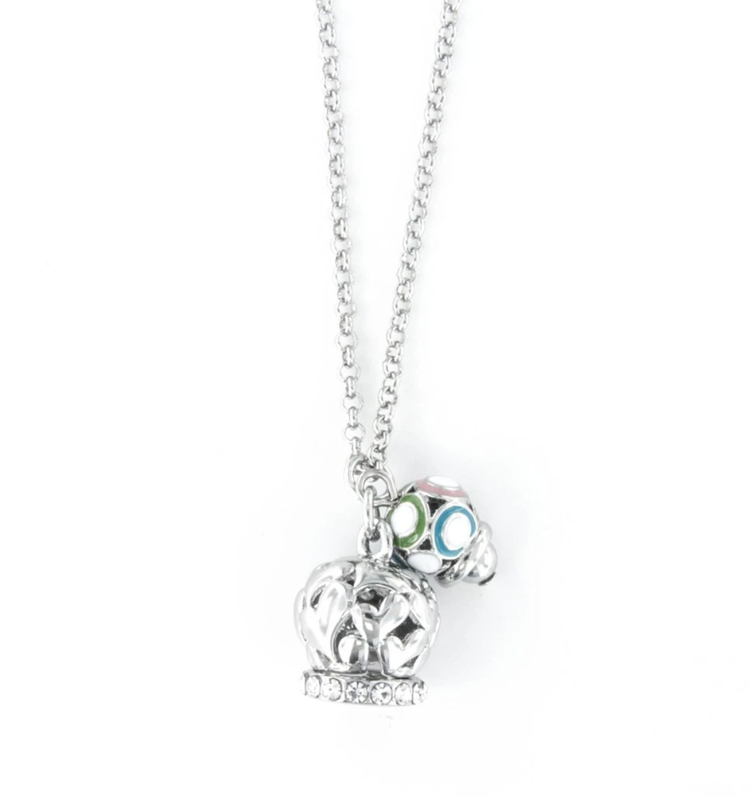 BYSIMON - Collana in Metallo con campana pendente traforata a motivo cuori, impreziosita da cristalli bianchi e piccola campana di smalti colorati