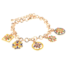 Carica l&#39;immagine nel visualizzatore di Gallery, BYSIMON - Bracciale in Metallo con pendenti a forma di maioliche colorate

