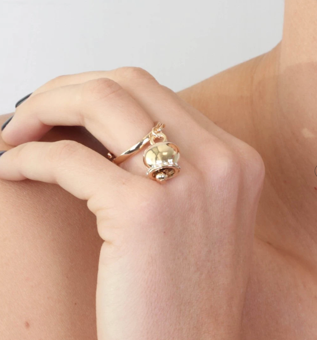 BYSIMON - Anello in Metallo con campanella portafortuna pendente, impreziosita da cristalli