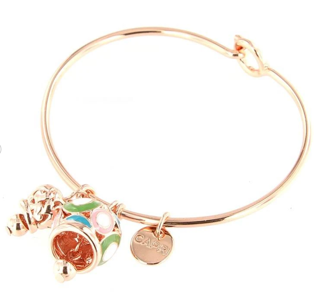 BYSIMON - Bracciale in Metallo rigido, con campanella impreziosita da smalti colorati e piccola campanella traforata a motivo cuori