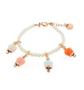 BYSIMON - Bracciale con campanelle portafortuna smaltate di colore rosa, azzurre, bianche, arancioni
