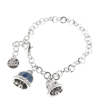 Carica l&#39;immagine nel visualizzatore di Gallery, BYSIMON - Bracciale in Metallo con campanella portafortuna smaltata blu impreziosita da cristalli bianchi
