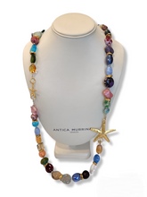Carica l&#39;immagine nel visualizzatore di Gallery, COLLANA PANAREA LUNGA - perle in vetro multicolore con lavorazione effetto pastello multicolor - Necklace - Collier
