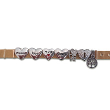 Carica l&#39;immagine nel visualizzatore di Gallery, MAGNOLIA - Bracciale componibile base maglia milano dorata e charm cuore Mamma, cuore Papà, cuore T.V.B., cuore Sisters, Love, cuore lucchetto e albero della vita
