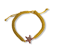 Carica l&#39;immagine nel visualizzatore di Gallery, My Sicily gioielli - Bracciale con Stella Marina in argento smaltato e cordoncino regolabile ocra
