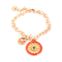 Carica l&#39;immagine nel visualizzatore di Gallery, BYSIMON - Bracciale maglia rolò, con ruota carretto siciliano pendente impreziosita da smalti colorati
