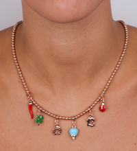 Carica l&#39;immagine nel visualizzatore di Gallery, BYSIMON - Collana con corno napoletano, quadrifoglio, coccinella, campana capri
