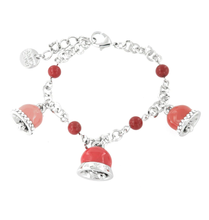 Carica l&#39;immagine nel visualizzatore di Gallery, BYSIMON - Bracciale in maglia rolò, con corallini rossi e trio di campane pendenti impreziosite da smalti nelle gradazioni del rosso
