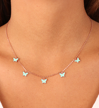 Carica l&#39;immagine nel visualizzatore di Gallery, BYSIMON - Collana in Argento 925 con farfalline con smalto color tiffany

