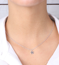 Carica l&#39;immagine nel visualizzatore di Gallery, BYSIMON - Collana in Argento 925 con stella pendente impreziosita da zirconi multicolor su base brunita
