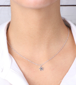 BYSIMON - Collana in Argento 925 con stella pendente impreziosita da zirconi multicolor su base brunita