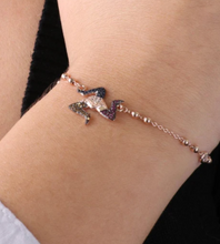 Carica l&#39;immagine nel visualizzatore di Gallery, BYSIMON - Bracciale in Argento 925 con ciondolo trinacria siciliana, impreziosita da zirconi multicolore su base brunita
