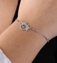 Carica l&#39;immagine nel visualizzatore di Gallery, BYSIMON - Bracciale in Argento 925 con ciondolo carretto siciliano, impreziosito da zirconi bianchi
