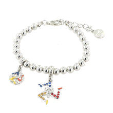 Carica l&#39;immagine nel visualizzatore di Gallery, BYSIMON - Bracciale con ciondolo trinacria con cristalli
